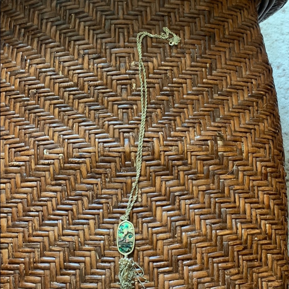 Kendra Scott necklace
